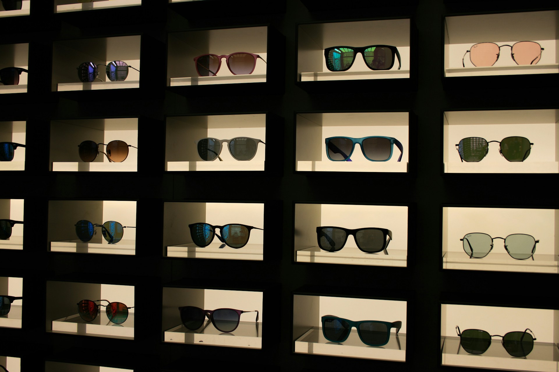 How MONKU Empowered a North American Eyewear Brand’s Rapid Diversification